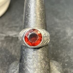 Vintage Silver 11mm Synthetic Red Bezel Set‎ Unisex Signet Ring Size 7, 10 Grams